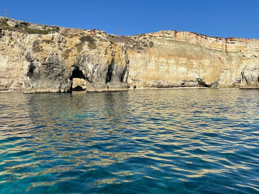 2.5-HOUR BOAT TOUR ORTIGIA+SEA CAVES+PILLIRINA+FRUIT DRINK - Getting Your Bearings With Syracuse Landmarks From the Water