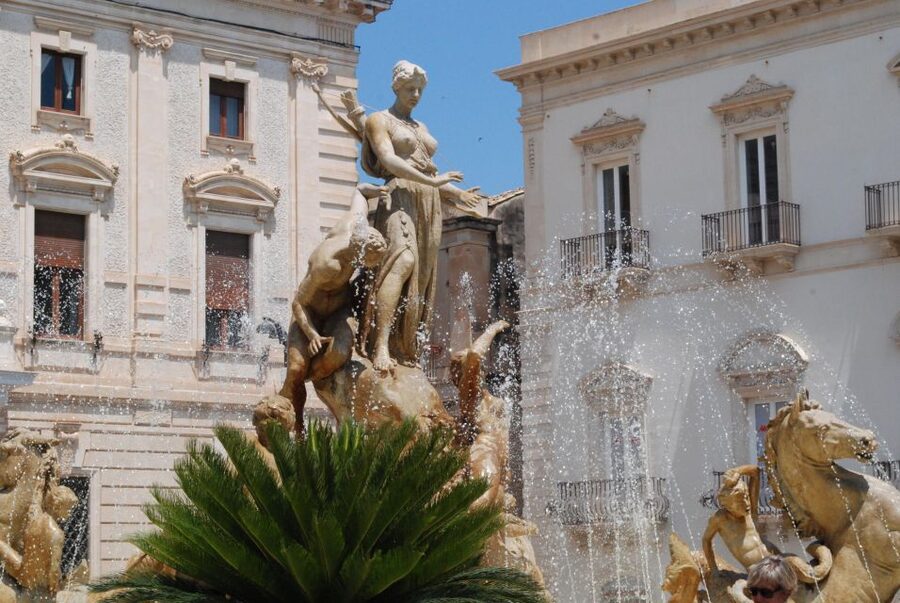 2 hours Tuk tuk tour in Siracusa - Santa Lucia church and Caravaggio: a quick, meaningful pass
