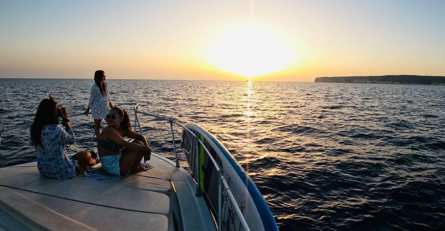 3-hour boat trip at sunset with the sighting Delfini - What This Trip Feels Like, From the Water to the Sunset Bath