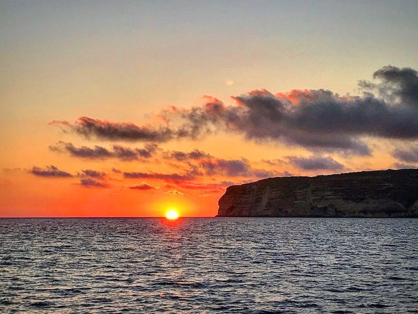 3-hour boat trip at sunset with the sighting Delfini - Dolphin Watching, With a 95% Goal and Real Rules