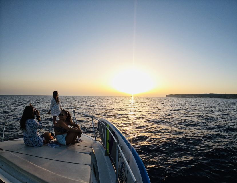 3-hour boat trip at sunset with the sighting Delfini - Why This Sunset Boat and Dolphin Combo Works So Well