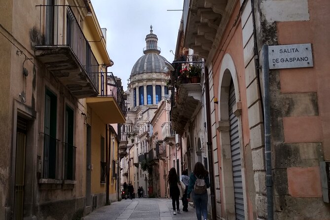 3-hour walking tour Discovering Ragusa Baroque - Stop 4: Duomo di San Giorgio, the Cafe of the Knights, and the Benedictine Church