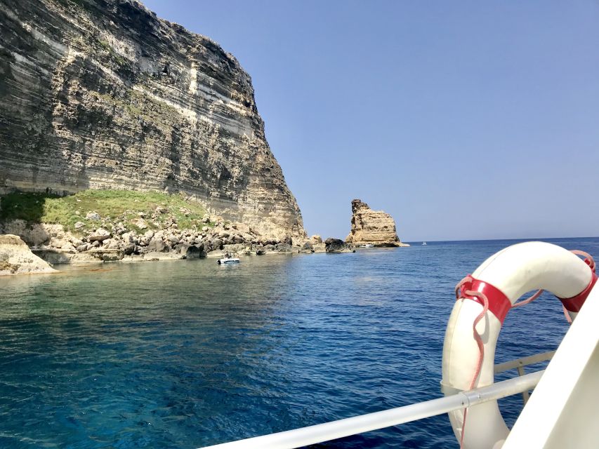 5 hours Lampedusa: Boat Tour with panino SUP e snorkeling - Why a Lampedusa boat day feels different from a beach outing