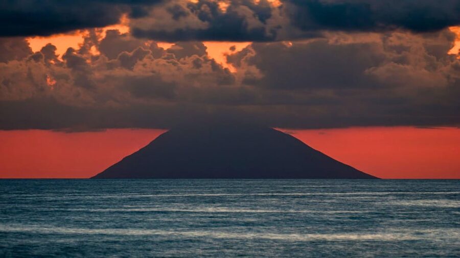 Aeolian Islands Mini Cruise: Vulcano, Lipari & Stromboli - Vulcano morning (10:15 to 11:30): thermal waters and volcanic scenery
