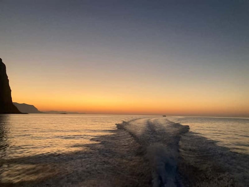 Aperitif on a boat at sunset at the Queen Cave - Key highlights that make this tour worth your time