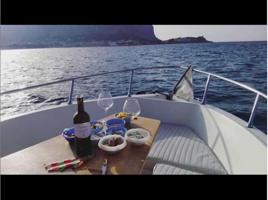 Aperitif on a boat at sunset at the Queen Cave - Swimming, sea temperature, and comfort tips that matter