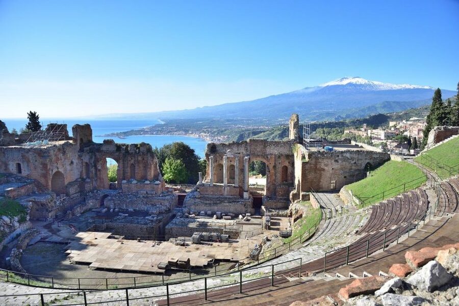 Best Tour di Taormina, Castelmola, Isola Bella e Messina - Taormina: the “natural terrace” feeling and the Greco-Roman option