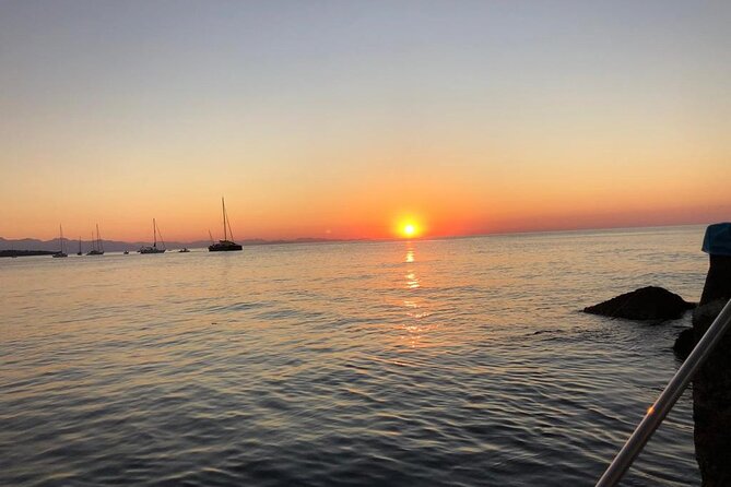 Boat excursion along the coast of Cefalù - The Aperitivo Finish: Prosecco, Snacks, and the End-of-Trip Mood