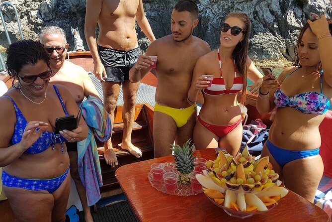 Boat excursion Taormina Giardini Naxos - Aperitif on board: Prosecco and almond cookies