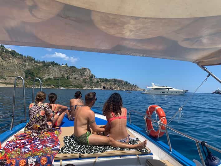 Boat excursions Isola Bella - The route: Isola Bella, Mazzarò Bay, and the cave scenery