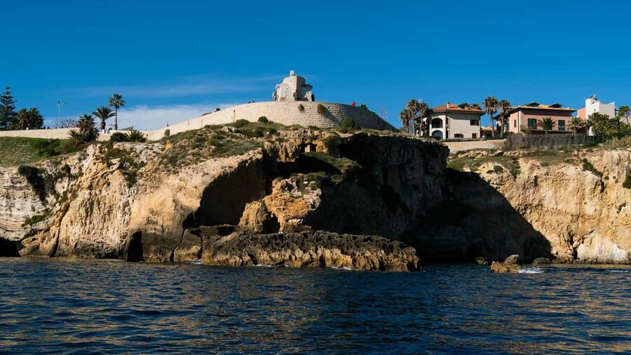 Boat Tour with Lunch on board - Circumnavigating Ortigia: from Bourbon prison to Porto Grande