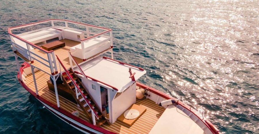 Boat tour with typical lunch in Siracusa - Why the Plemmirio coast and caves are worth a 4-hour sail from Siracusa