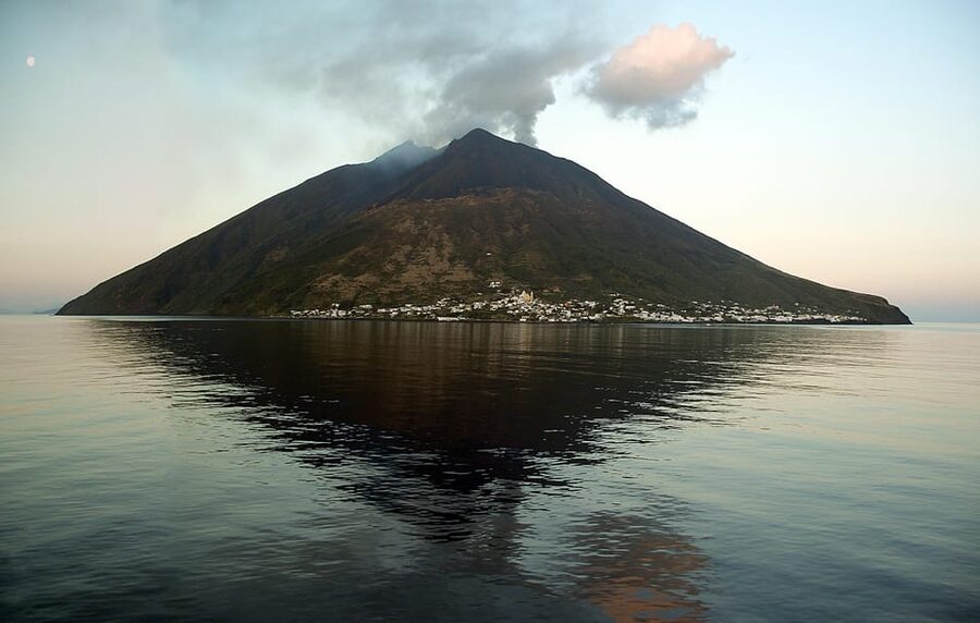 Capo d'Orlando: Mini-cruises to Vulcano, Panarea, Stromboli - Onboard the motonave Martina: where the comfort really shows