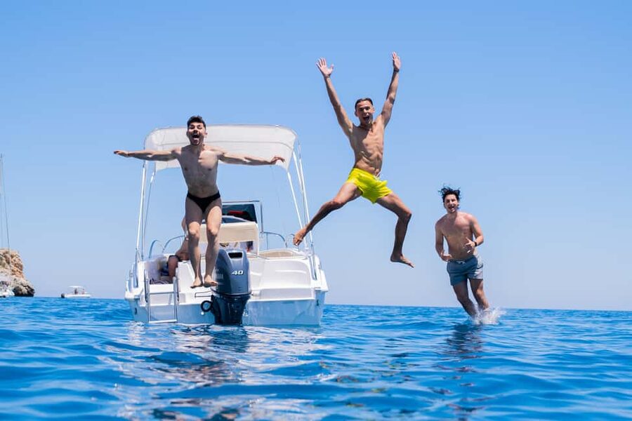 Castellammare del Golfo: Private Boat Rental - Getting Started at Castellammare del Golfo, With Raffaella at Dockside