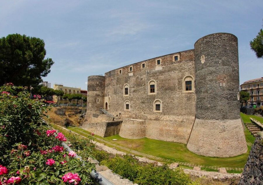 Catania: City Highlights Walking Tour - Pescheria fish market stop: local life you can smell and feel
