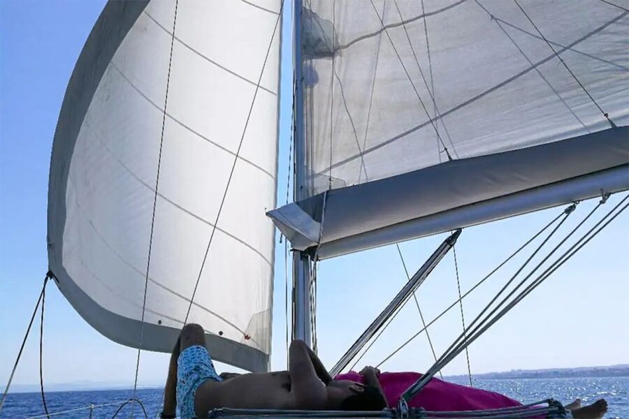 Catania: Coastline Sailing Trip 6hr with Aperitif and Lunch - Who might want a different option