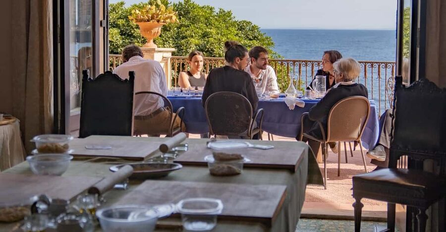 Catania: Cooking class set in a sea front historic villa - Where the Gulf of Ognina views set the tone