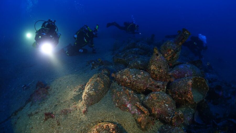 Catania : Diving for patented divers - Which underwater features you will enjoy most, by experience level