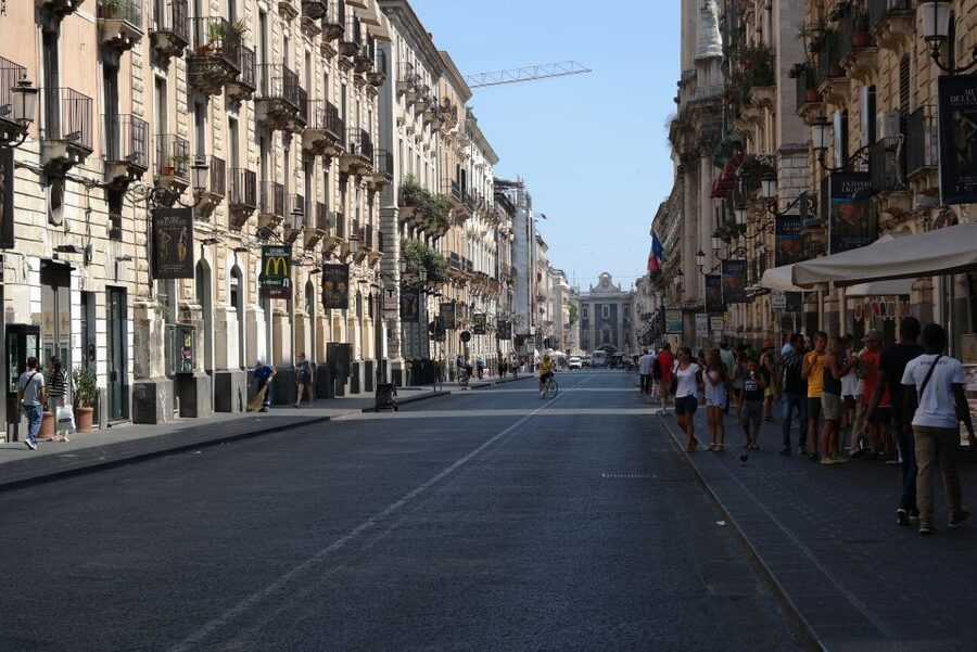 Catania: Guided Street Food Tour with Tastings - Chiosco Costa at the kiosk stop: Selz fizz, harbor energy, and meat you will remember