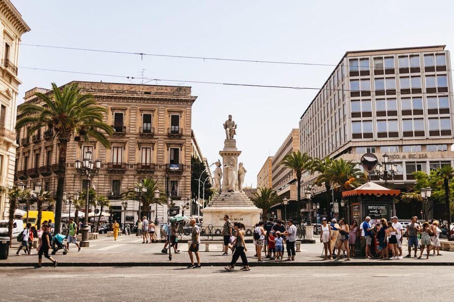 Catania: Guided Street Food Walking Tour - Piazza Duomo and Piazza Università: Photo Stops With Real Context