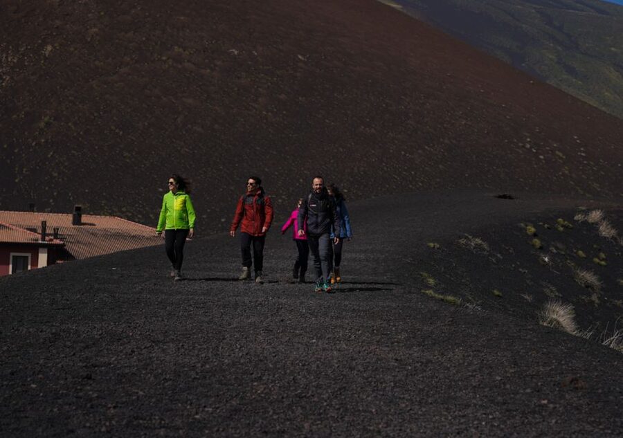 Catania: Guided Tour of Etna with Wine Tasting & Appetizers - Getting picked up in Catania and heading up to Sapienza Refuge