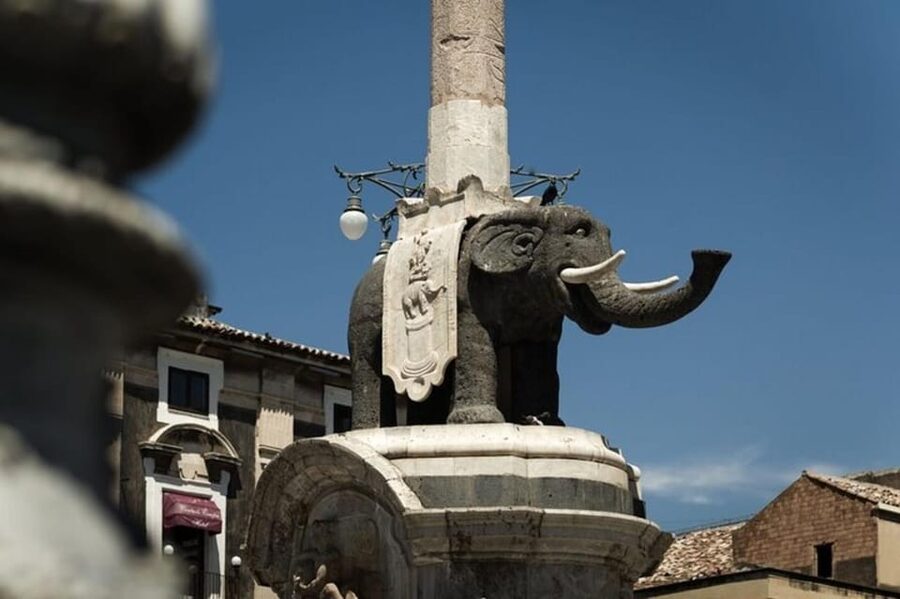 Catania Highlights Walking Tour With A Guide - Piazza del Duomo and Catania Cathedral: where the tour sets the tone