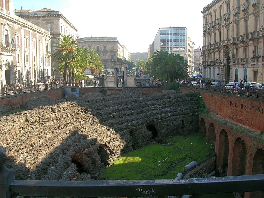 Catania: Hop-On, Hop-Off Bus to Acicastello and Acitrezza - Acitrezza and the faraglioni: your main photo target