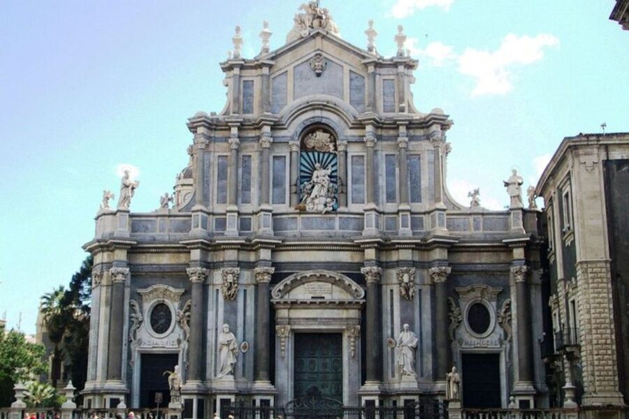Catania: Private custom tour with a local guide - What You’ll See on Foot: Landmarks, Photo Stops, and Everyday Streets