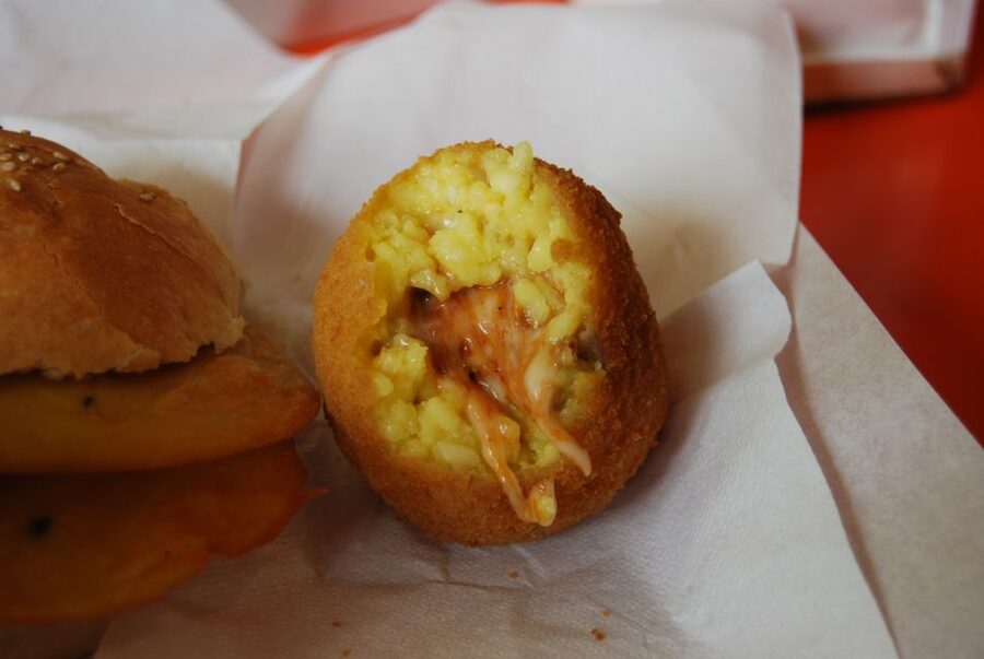 Catania: Private Tour with Arancino Tasting - Via Vittorio Emanuele to San Nicolò and the Benedictine Stop