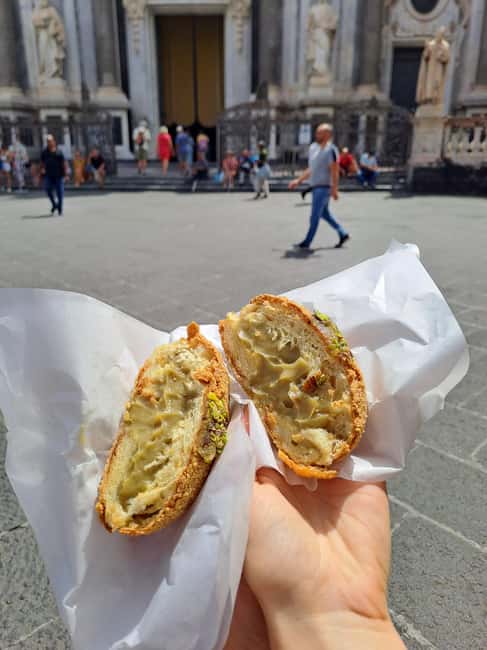 Catania: Street Food Guided Walking Tour - How the sweet finish works: cannoli plus granita (and one alcoholic beverage)