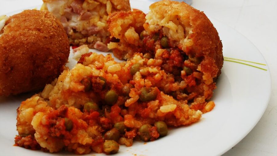 Catania: Street Food Walking Tour - Piazza del Duomo is your anchor, and 10:30 AM keeps you in the flow