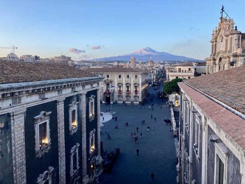 Catania: The heart of the City - Tour guidato in Italiano - Where the tour starts, and why Piazza Duomo sets the tone