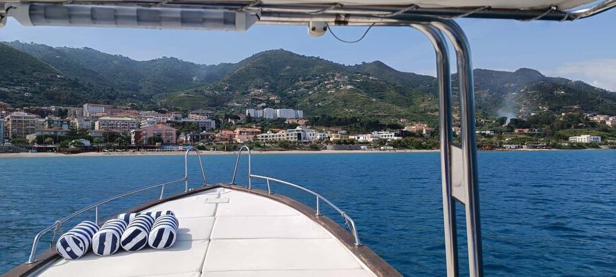 Cefalù: boat ride with swimming and aperitif - Aperitif details: what you toast, and what to expect