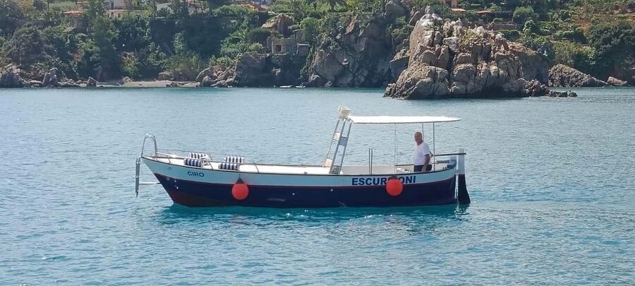 Cefalù: boat ride with swimming and aperitif - Meeting at Eolo Cafè, and why early arrival matters