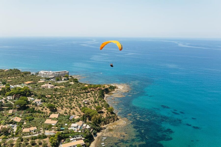 Cefalù: Tandem Paragliding Flight and GoPro13 Video - Languages, Group Size, and Who This Tour Fits Best