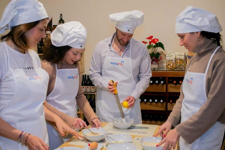 Cooking class, visit to the Catania market and light lunch - Price and logistics: is $94 per person worth it?
