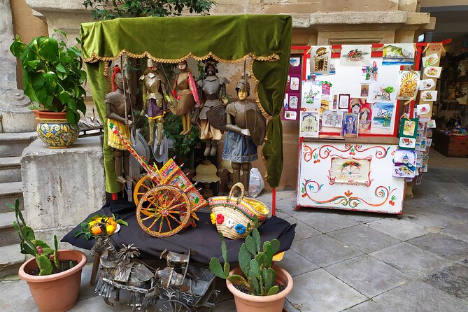 Discover Palermo in 3 hours. Art, history, markets and street food - Piazza Pretoria: the Fountain of Shame, statues, and the weirdness factor
