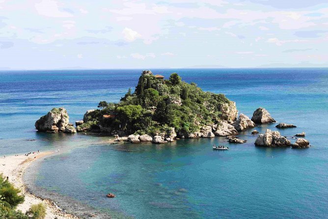 Diving for certified divers with PADI 5<em> Diving Resort – Taormina – Key highlights you should care about’ /></p>
<ul>
<li><strong>Isola Bella Marine Reserve</strong>: two planned underwater sessions in a protected area near Taormina</li>
<li><strong>Small group size (max 15)</strong>: you get more attention and a less chaotic boat experience</li>
<li><strong>Top-notch instruction team</strong>: repeated praise for instructors and crew like Viv, Swann, Filipi, Carmelo, Cilla, and guide Julien</li>
<li><strong>Included gear and boat transport</strong>: less hassle, fewer logistics headaches before you get in the water</li>
<li><strong>Food and drinks between and after</strong>: tea and coffee at the start, fresh fruit and iced drinks between sessions, plus Sicilian wine and almond biscuits on board</li>
<li><strong>Optional try-scuba and snorkeling</strong>: you can mix activities during the day if conditions allow</li>
</ul>
<h2>Isola Bella Marine Reserve, the real reason this day works</h2>
<p><img width="669" height="446" decoding="async" src=