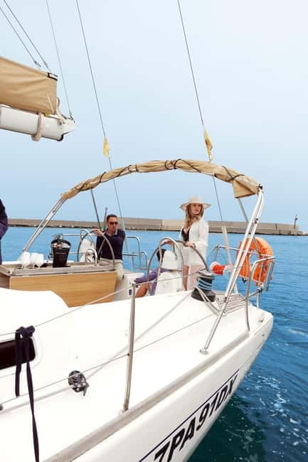 Escursione di mezza di giornata in barca a vela - When the boat sails versus when it runs by motor