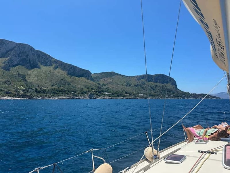 Escursione di mezza di giornata in barca a vela - Service and boat comfort: why the small group feels better