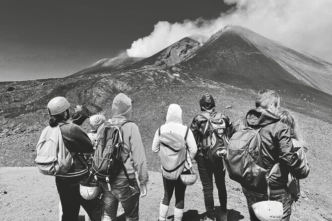 Etna excursion 3000 meters with 4x4 cable car and Trekking - Cable car to 2500m, then 4x4 to 2850m: the smart shortcut