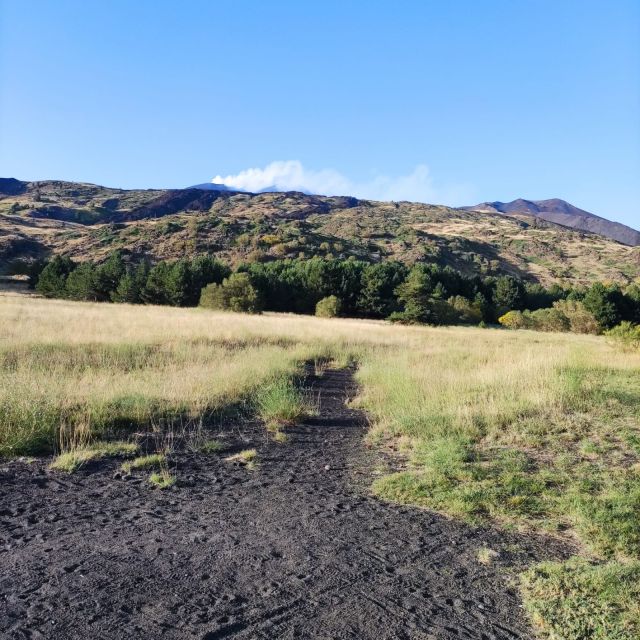 Etna excursions at sunset ancient craters and lava flows - Waiting for sunset: the best payoff moment on the tour