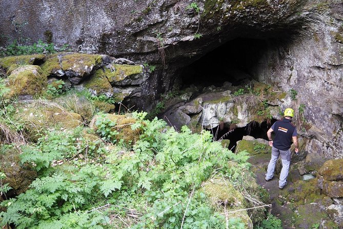 Etna Tour in 4x4 - Grotta dei Tre Livelli: Helmets On, Lights On, and the Fun of Being a Little Uncomfortable