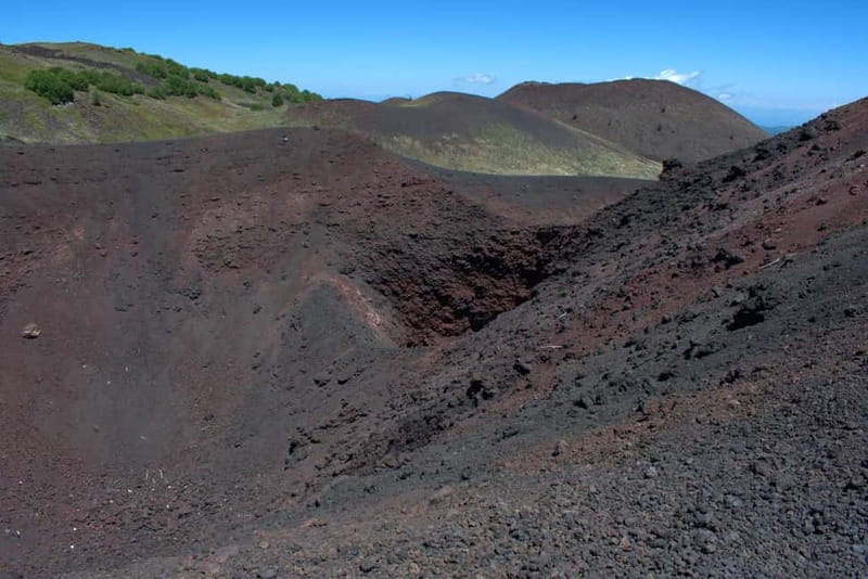 ETNA VOLCANO: Excursion to the Craters of 2002 - How the guide turns the scenery into real understanding