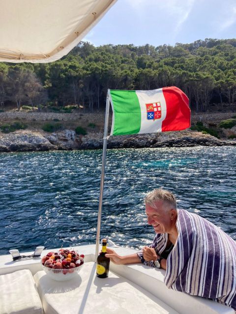 Favignana and Levanzo with Elisabetta II - Onboard lunch, wine, and drinks: eating well without leaving the water