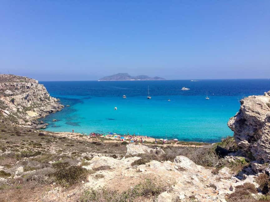 Favignana and Levanzo with Elisabetta II - Levanzo: caves, secret bays, and the champagne tasting moment