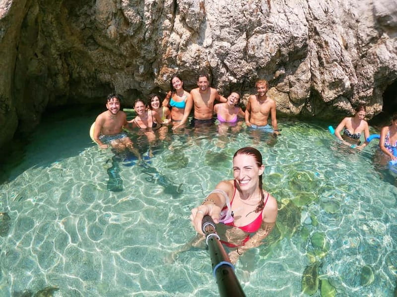 Favignana, Excursions by Dinghy from Marsala - Cala Rotonda and the Arch of Ulysses: protected water and a built-in landmark