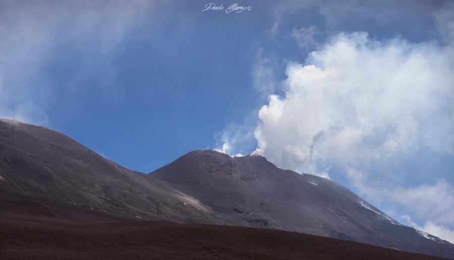 From Catania: 4x4 Mt Etna Jeep Tour - Lunch at a mountain refuge, with Etna wine included