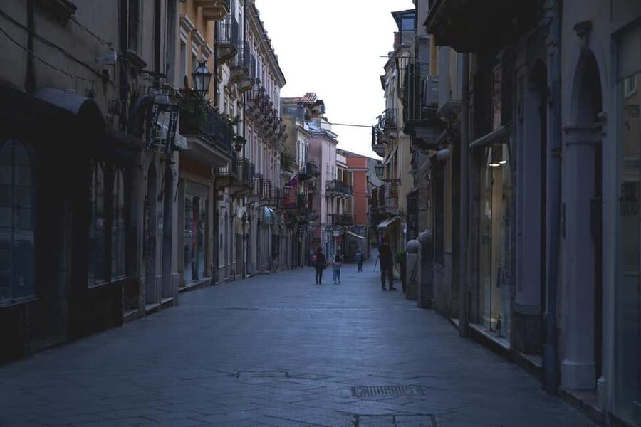 From Catania: Day Trip to Giardini Naxos and Taormina - Timing, pickup realities, and what to pack for a comfortable day
