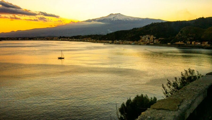 From Catania: Guided Tour of Mount Etna and Taormina - Getting from Catania to Etna: the morning pickup that sets the tone